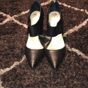 Jessica’s Simpson, pointy toe, black heel size-7M